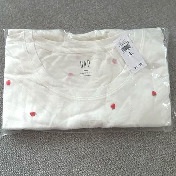 Strawberry Print Tee- TALL 🍓 - Picture 1 of 3